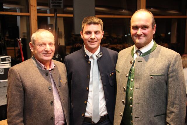 Die Bürgermeister der Plateaugemeinden Paul Greiter, Simon Schwendinger und Hans Pittl (v.l.) freuten sich über zahlreichen Besuch bei der Berggala. | Foto: Schwarz