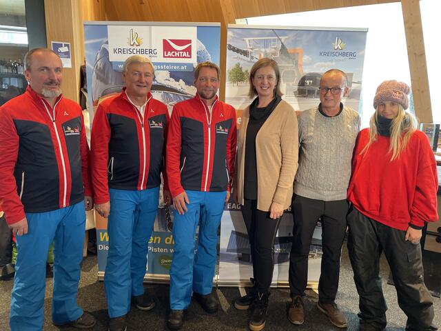 Die Kreischberg-Macher mit Wirtschaftslandesrätin Barbara Eibinger-Miedl und Anna Gasser. | Foto: Verderber