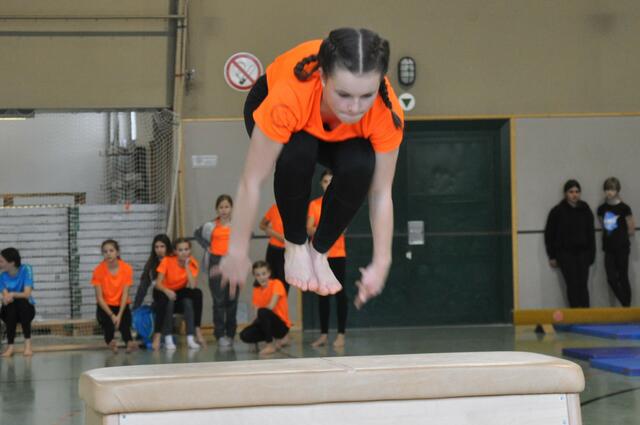 230 Kinder zeigten bei "Turn 10" ihr Können auf den Turngeräten. | Foto: SMS Bischofshofen
