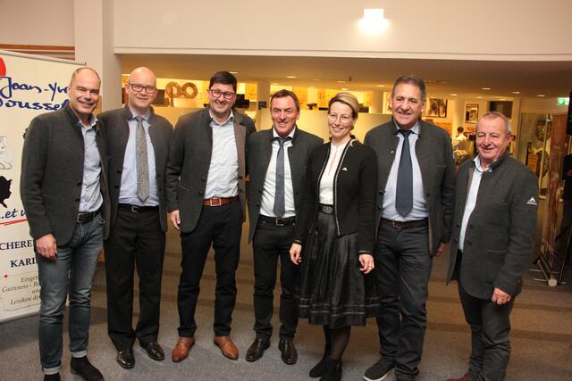 Die alte und neue Geschäftsführung der Bergbahnen Serfaus-Fiss-Ladis: Stefan Mangott, Hansjörg Geiger, Christof Schalber, Benny Pregenzer, Claudia Plangger, Hubert Pale und Georg Geiger (v.l.). | Foto: Schwarz