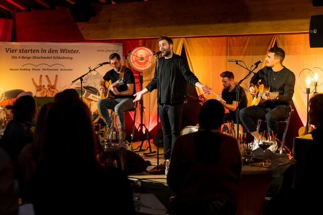 Ein Erlebnis, das man nur gewinnen konnte: Ein exklusives Konzert von Josh auf einer Skihütte auf 1.200 Meter Seehöhe. | Foto: Martin Huber