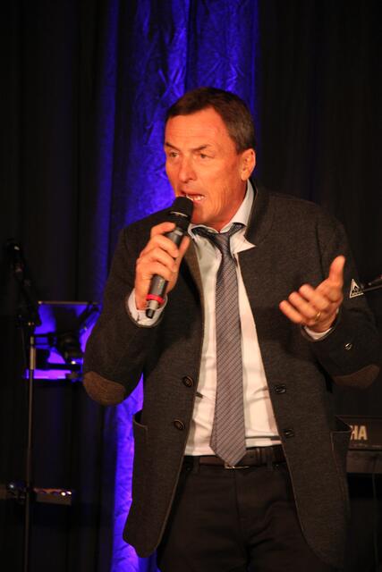 Benny Pregenzer: "Lassen wir den morgigen Feiertag auch zum Feiertag für Menschen die Hilfe brauchen werden!" | Foto: Schwarz