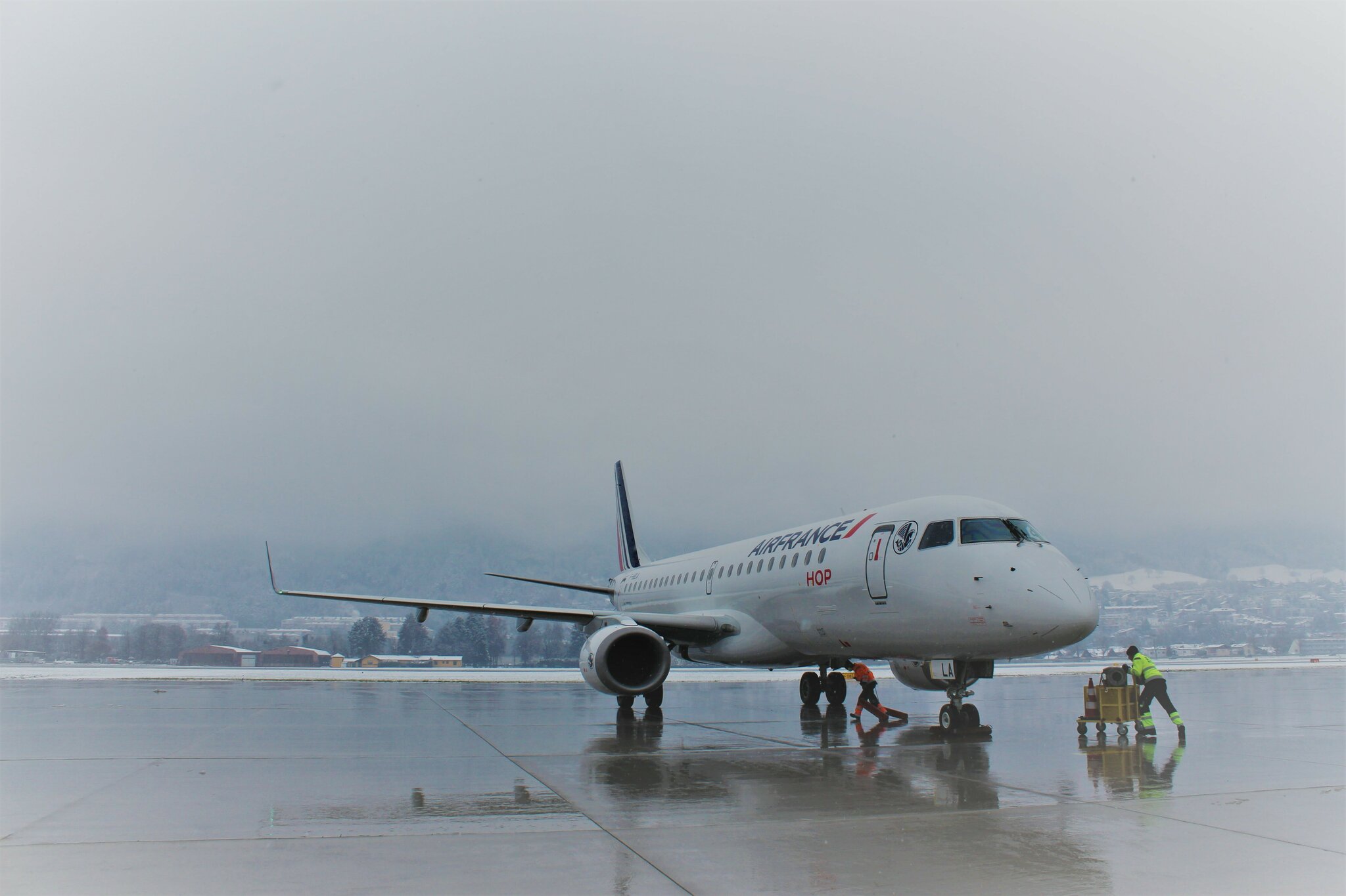Air France Hop landet am Flughafen Bienvenue à Innsbruck Innsbruck
