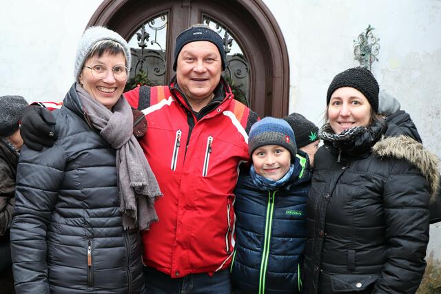 Gabi, Hans, Florian und Rosi waren von den vielen künstlerischen Darbietungen begeistert. | Foto: PUTZ/DOMS