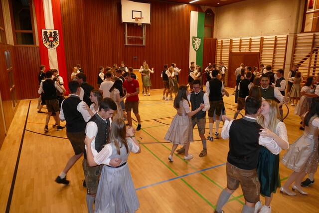 Polka, Walzer, Mazurka, Marsch und Boarischer waren Schwerpunkt des Kurses