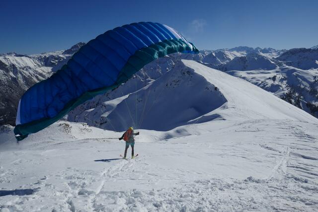 Ein Paragleiter ist von Kleinarl auf das Gründegg gekommen.  | Foto: Thomas Neuhold