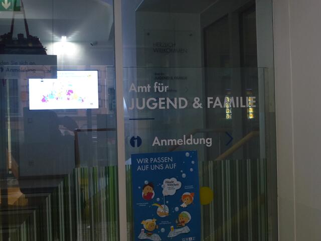 Links der Bildschirm und rechts der Getränkeautomat.

Beide sollten, wenn es laut Informationen von "meine BIG" - Ausgabe Oktober geht, nicht solche Betriebszustände aufweisen...