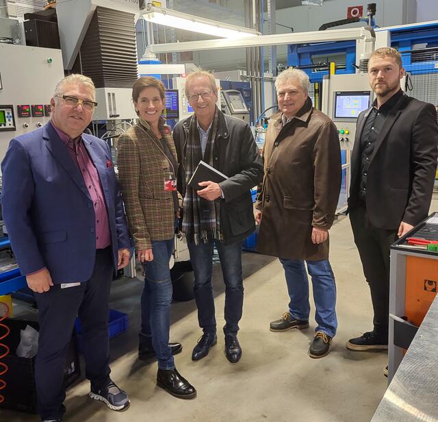 Karl Bauer, Indra Collini, Helmut Hofer-Gruber, Tom Seidl und Alexander Bauer (v.l.). | Foto: NEOS