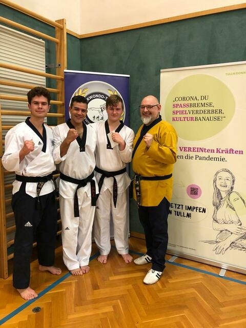 v.l.n.r  Savo Kovacevic 4. DAN, Trainer Mohamed „Chili“ Saidi 2. DAN, Oliver Danek 2. DAN, Prüfer GM. Dietmar Brandl 7. DAN