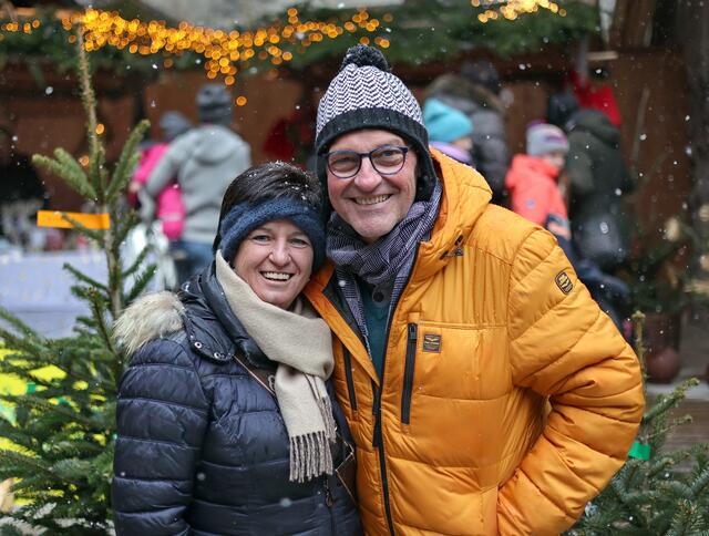 Besuchten den Adventmarkt auf der Burg Kaprun: Gabriele Gassner und Manfred Thurner.