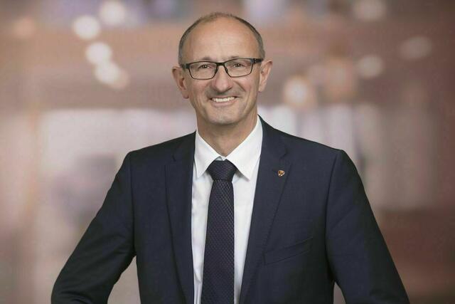 „Eine kritische Auseinandersetzung mit der Vergangenheit ist unerlässlich, um die Gegenwart positiv zu gestalten und zukunftsorientiert zu handeln", betont LH Anton Mattle die Wichtigkeit von Erinnerungskultur. | Foto: BB Archiv/VP Tirol