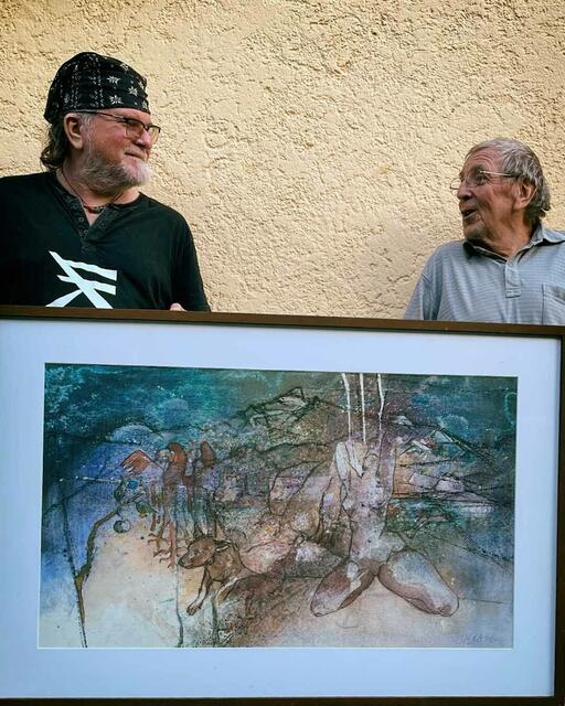 Otmar Kröll stellt zu seinen zwei Werken, 13 Kunstwerke namhafter Künstler dem Frizzey LIght Verein für die Versteigerung zur Verfügung. | Foto: Frizzey Light