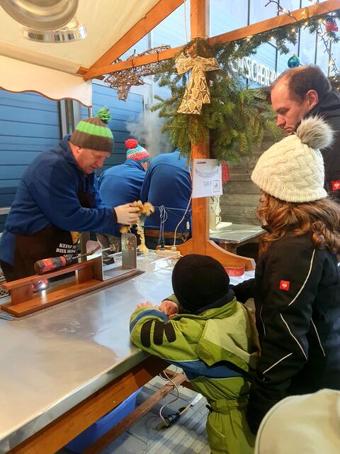 Leckere Spiralerdäpfel werden zubereitet. | Foto: Erika Kollmann-Till 