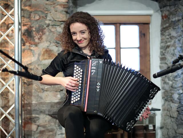 Emmi Klinger spielte auf der Harmonika.