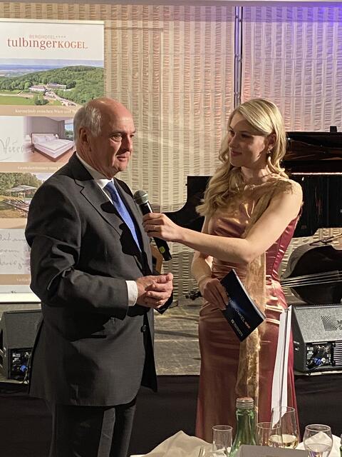 Landeshauptmann a. D. Erwin Pröll war mir Gattin Sissi gekommen. | Foto: Claudia Raidl