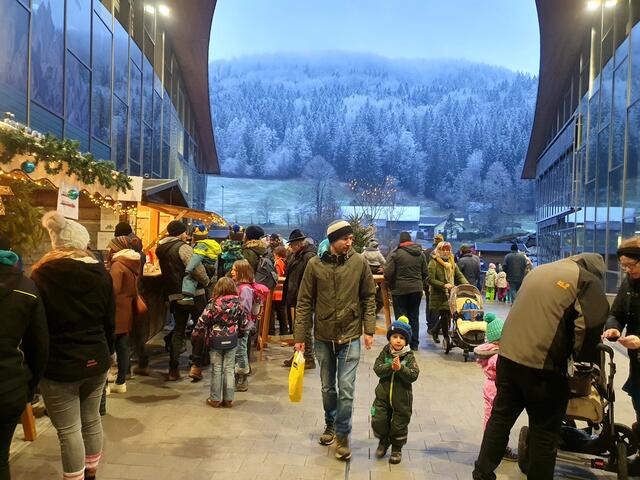 Gutbesuchter Adventmarkt | Foto: Erika Kollmann-Till 