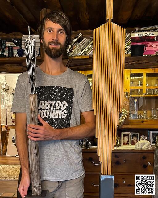 Sandra Brugger &amp; Manfred Hellweger stellen um über 12.000 Euro ihre Kunstwerke zum Versteigern für die Frizzey Light Hilfsprojekte zur Verfügung. | Foto: Frizzey Light