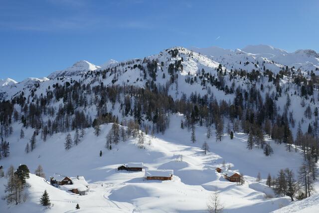 Blick von der Spirzinger-Abfahrt nach Süden auf die Pleißlingalmen und die Südwiener-Hütte (links im Bild).  | Foto: Thomas Neuhold