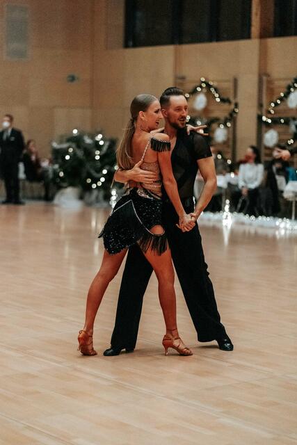 Auch das steirische Paar Sarah Edlinger und Nik Kratochwill wird bei der Tanzgala am Samstag in der Kuss-Halle zu bewundern sein. | Foto: zVg