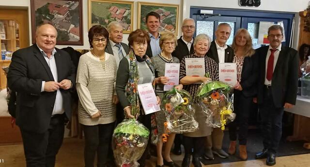 LAbg. Armin Geissler, Susanne Krampl, Altobmann Horst Feichter, 30 Jahre Ingrid Petschenig, 1.  Vizebgm.nAlexander Radl, Johanna Gallor, Obmann Max Koschu, Erika Hanschitz, Engelbert Wiedl, LAbg. Claudia Arpa und BO Dieter Hacker (von links). | Foto: Privat