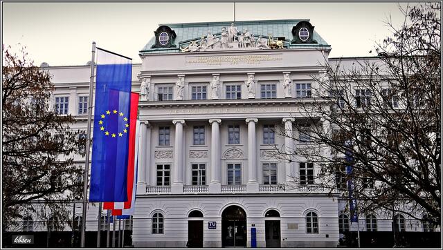 Anlass der Besetzung ist die Entscheidung der TU Wien, ihre Tore ab Mitte Dezember, wegen mangelhafter finanzieller Mittel für fast einen Monat zu schließen. | Foto: Karl B.