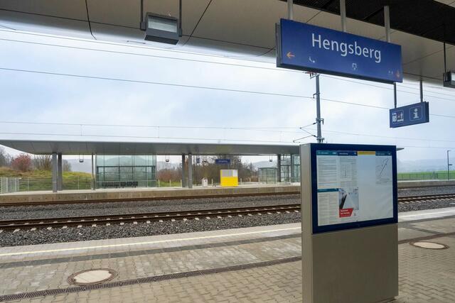 Am 11. Dezember 2022 ging am Bahnhof Hengsberg der neue Bahnsteig 1 in Betrieb. Gleichzeitig wird der bisherige Bahnsteig 2 für finale Bauarbeiten zwischenzeitlich außer Betrieb genommen.
  | Foto: ÖBB/Chris Zenz