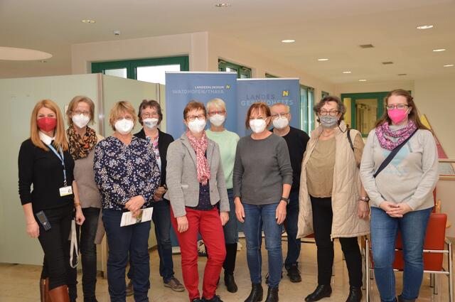 V.l.: Barbara Tobolka-Mares, Elfriede Fürnsinn, Gabriele Macho (Multiple Sklerose), Martina Pauer (Schwerhörige), Franziska Zulus, Ulrike Gaugusch (Frauenselbsthilfe nach Krebs), Silvia Weiß (Hospiz Waldviertel), Johann Bauer (seelische Gesundheit), Marianne Popp (Tinnitus) und Tanja Polzer (Mobiler Hospizverein) | Foto: Landesklinikum Waidhofen/Thaya