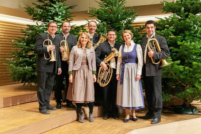 Mostviertler BlechMusikanten - mit Birgit Perl und Volkskultur Niederösterreich-Geschäftsführerin Manuela Göll.  | Foto: Volkskultur Niederösterreich / Gerald Lechner