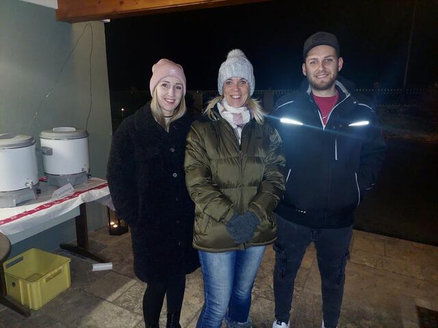 Im Bild Mitte Irene Franz - liebevolle Mama mit Tochter Kathrin und Schwiegersohn Markus Fiebrig | Foto: Hans Franz