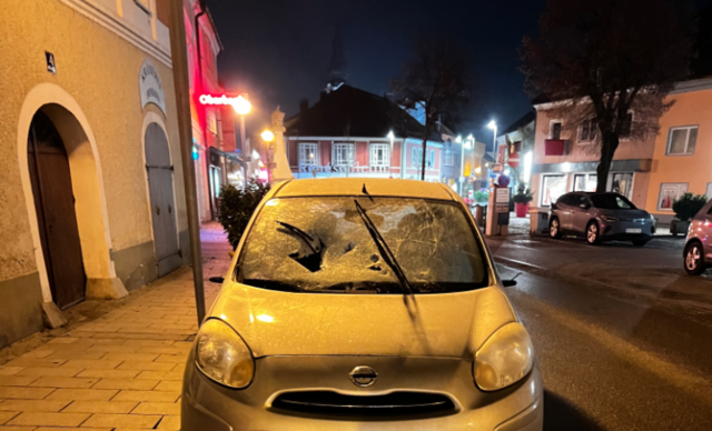Zwei der Fahrzeuge sind stark demoliert. | Foto: BRS/Haslberger
