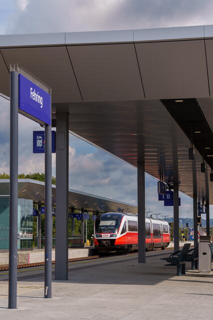 Wer hat die unbekannten Sprayer am Bahnhof Fehring gesehen? | Foto: ÖBB/Wertstück