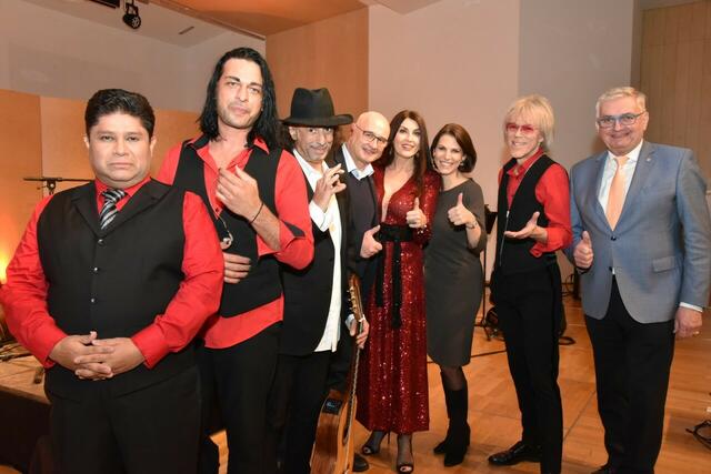 René Velázquez Díaz, Erik Arno, Mario Berger, Wolfgang Übl, Monika Ballwein,Bundesministerin Karoline Edtstadler, Christian Deix, Bürgermeister Präsident Mag. Alfred Riedl | Foto: Günter Rapp