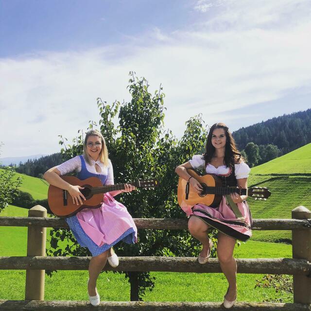 Das Duo "Saitenglick", bestehend aus den beiden Lavanttalerinnen Waltraud Steinkellner und Anna Lena Kois (von links) | Foto: Privat