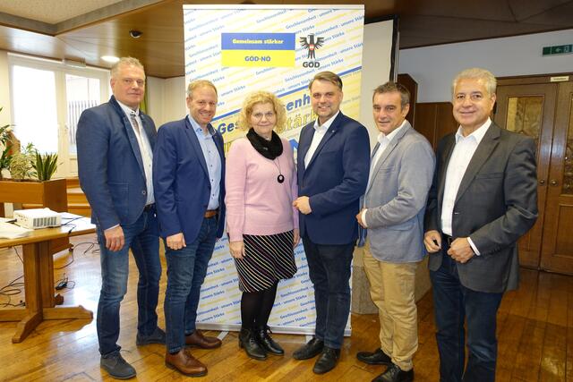 GÖD-Bezirksvorsitzender Bezirk Melk Anton Stockinger, GÖD-Landesvorsitzender Matthias Deiser; GÖD-Stv. Bezirksvorsitzende Petra Waidhofer, Bgm. Lukas Michlmayr, LAbg. Anton Erber, GÖD-Landesserketär Harald Sterle | Foto: GÖD