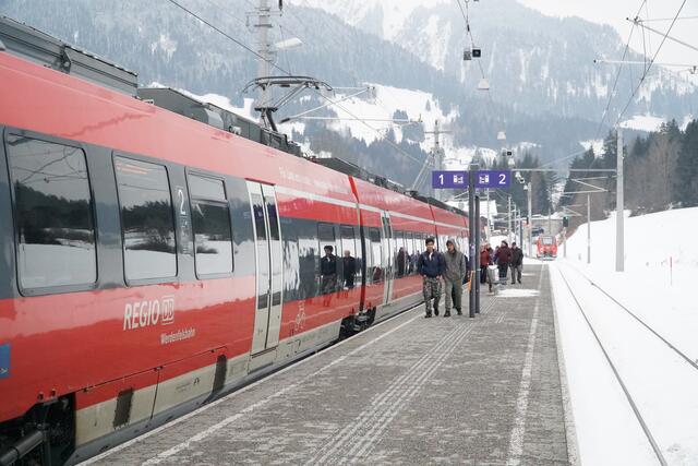 Durch den neuen Öffi-Fahrplan entsteht in Garmisch eine Wartezeit von 22 Minuten. Somit dauert die Fahrt fast drei Stunden bis in die Landeshauptstadt. | Foto: Archiv