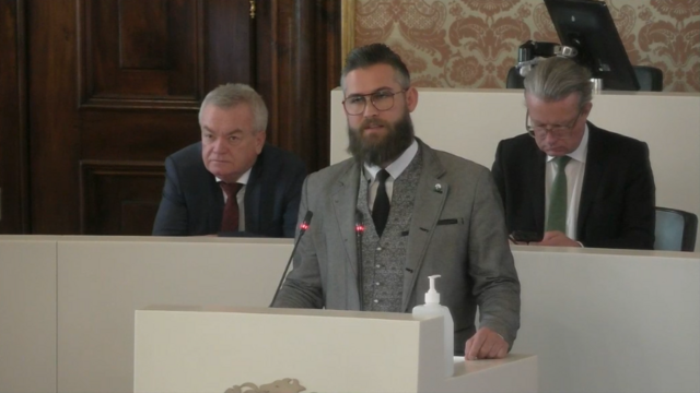 "Jeder Euro, der in Bildung investiert wird, rentiert sich in der Zukunft", erklärt Neos-LAbg. Robert Reif. | Foto: screenshot/Landtag Steiermark