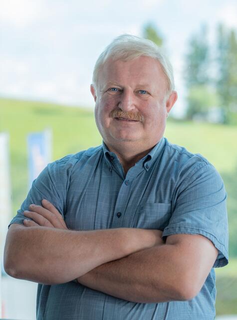 "Ich freue mich 2023 auf mehr Kundenkontakte", sagt Landmaschinen-Hersteller Herbert Göweil aus Rainbach.  | Foto: Göweil