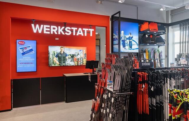 Die offene Werkstatt kümmert sich um jegliche Art von Ski, Snowboards und Schneeschuhe. Neben Bindungseinstellung, Montage, schleifen und wachsen werden hier auch die Kufen der Eislaufschuhe geschliffen.  | Foto: Evatrifft