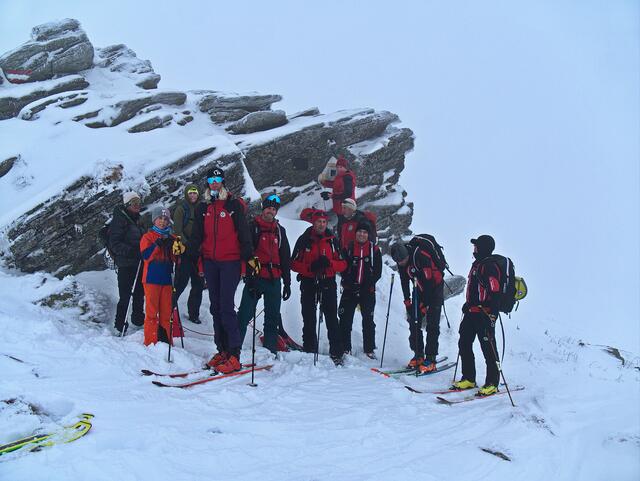 Die St. Andräer Bergretter beim Gedenkmarsch am 8. Dezember 2022 auf der Koralpe. | Foto: Privat