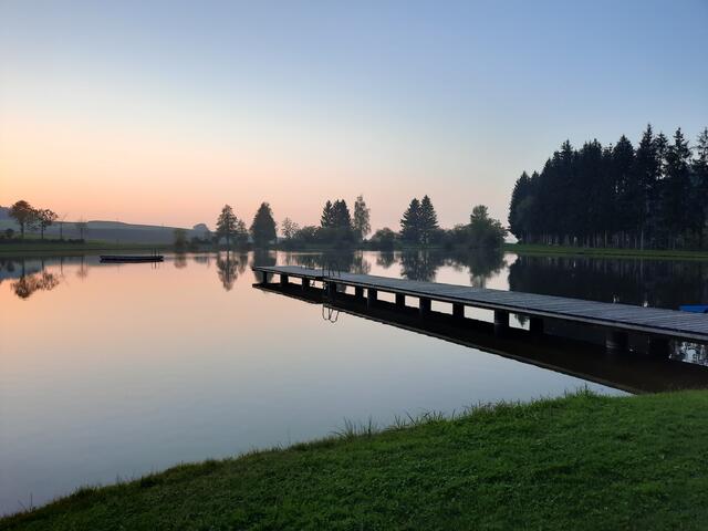 Eine herrliche Abendstimmung beim Badesee in Pramet. | Foto: Elfriede Hattinger 