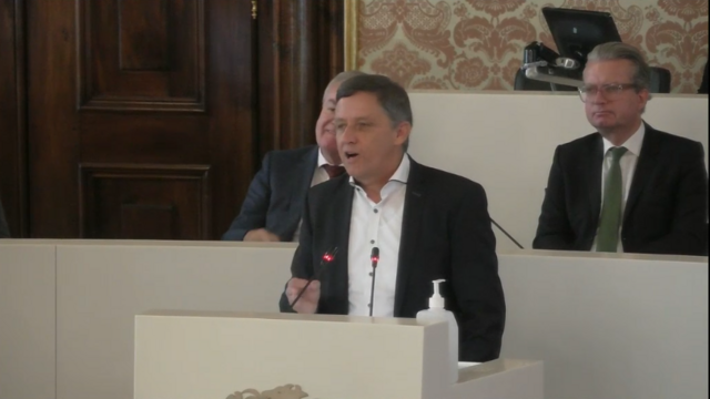 Würde sich eine "Prozessoptimierung" in der Verwaltung des Landes Steiermark wünschen, um zu sparen: der Grüne LAbg. Lambert Schönleitner | Foto: screenshot/Landtag Steiermark