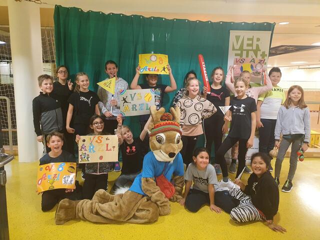 Ein eigenes Maskottchen motivierte die Volksschulkinder, alles zu geben beim Völkerballturnier in der Sportmittelschule Imst.
