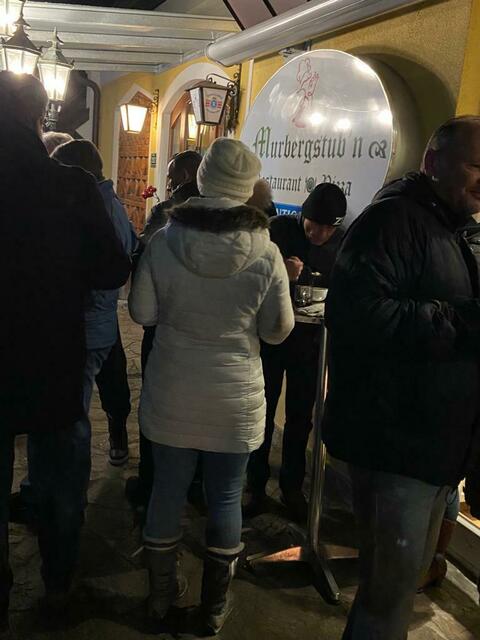 Ein vorweihnachtlicher Event - trotz Fußball im Fernsehen (Kroatien gegen Argentinien) gut besucht. | Foto: Geri Murbergstub`n