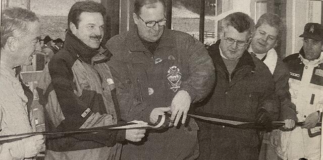 LA Heinrich Juen, Bgm. Günther Platter, LH-Stv. Ferdinand Eberle, Bgm. Reinhold Greuter, Dr. Siegfried Gohm und Julius Czep beim Durchschneiden des Bandes. | Foto: Blickpunkt Archiv