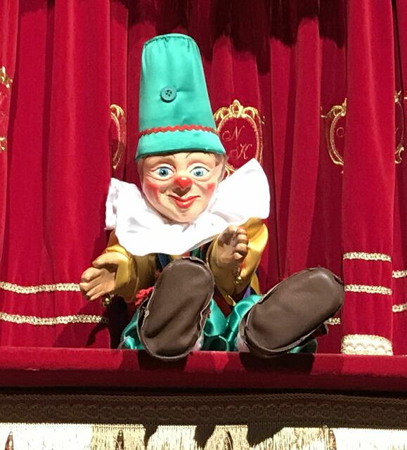 Der "Nostalgiekasperl" stimmt die Jüngsten auf das Weihnachtsfest ein. | Foto: Die Kinderfreunde