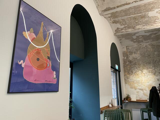 Die Kunst von Gianni ziert die Wände.  | Foto: Miriam Al Kafur