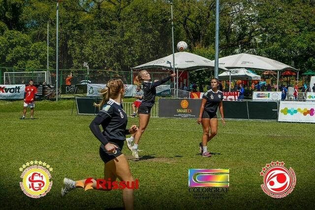Im Halbfinale gegen die langjährigen Weltpokal-Siegerinnen von Duque de Caxias ging es für ASKÖ Seekirchen über die volle Distanz. | Foto: Novo Hamburgo