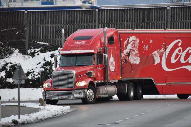 Der Coca-Cola Weihnachtstruck ist derzeit in Salzburg unterwegs. | Foto: Philip Steiner