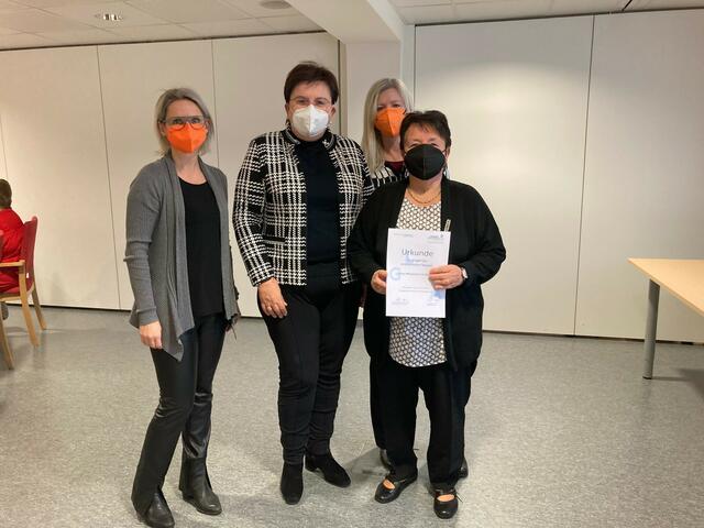Dir. Sabine Weidinger (PBZ Amstetten), LAbg. Michaela Hinterholzer, Petra Ebner (Managerin Ehrenamt, Alltagsbegleitung), Margaretha Wurm (Ehrenamtliche) | Foto: PBZ Amstetten