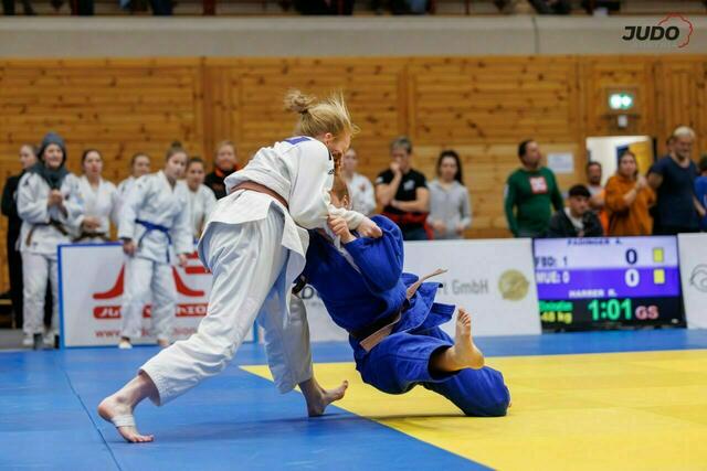 Die Damenmannschaft der Judo Union Flachgau war in einer Wettkampfgemeinschaft mit den oberösterreichischen Vereinen Burgkirchen/Schwand und Dynamic One in der Judo Bundesliga am Start. Der Judo-Damenmannschaft gelang eine große Aufholjagd. | Foto: ÖJV/Oliver Sellner